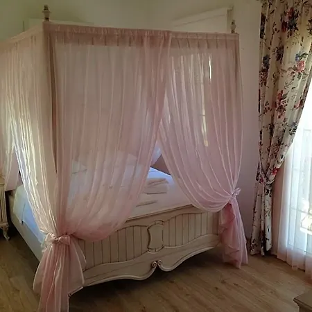 Alacati Lucky Angel B&B Çeşme